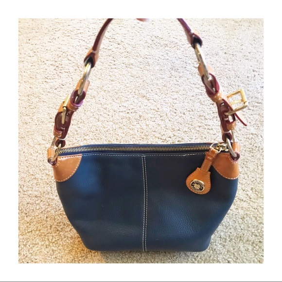 Dooney & Bourke Handbags - 😱DOONEY & BOURKE LEATHER BAG😱